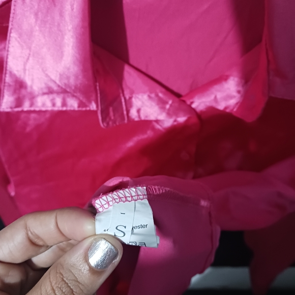 Women  hot pink silk collared buttoned long sleeve shirt - Picture 9 of 9